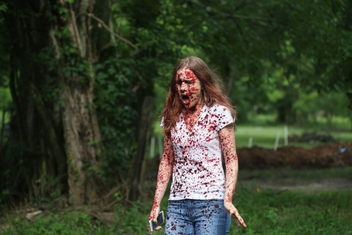 Emma cubierta de sangre en Scream temporada 1