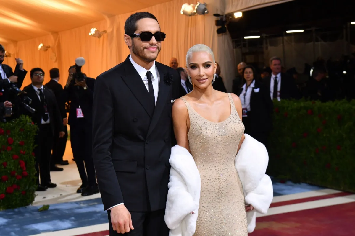 US socialite Kim Kardashian and comedian Pete Davidson arrive for the 2022 Met Gala at the Metropolitan Museum of Art on May 2, 2022, in New York. - The Gala raises money for the Metropolitan Museum of Art's Costume Institute. The Gala's 2022 theme is "In America: An Anthology of Fashion". (Photo by ANGELA WEISS / AFP) (Photo by ANGELA WEISS/AFP via Getty Images)
