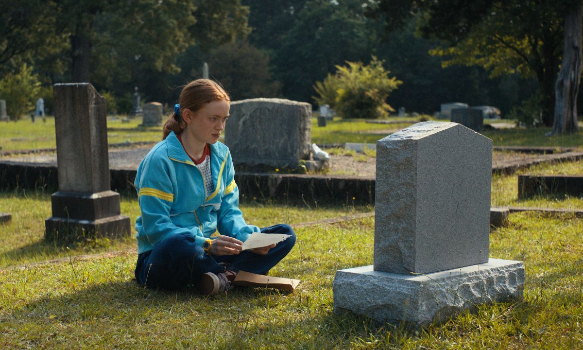 max at billy's grave in Stranger Things season 4