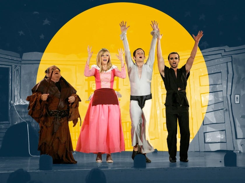 A still from the Nightman Cometh in Always Sunny, Cast on stage (FX)