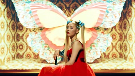 A screenshot of female K-Pop solo artist Sunmi in her MV for the single 