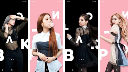 The four members of BLACKPINK promoting Samung mobile phones