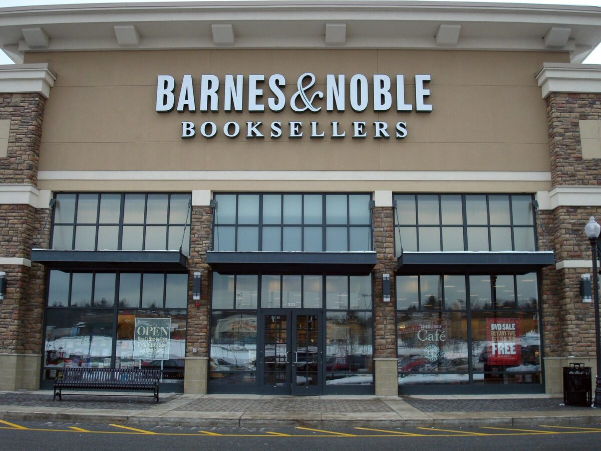 The outside of a Barnes & Noble store. Image: Sean from Flickr. Source: https://www.flickr.com/photos/22280677@N07/2196111505