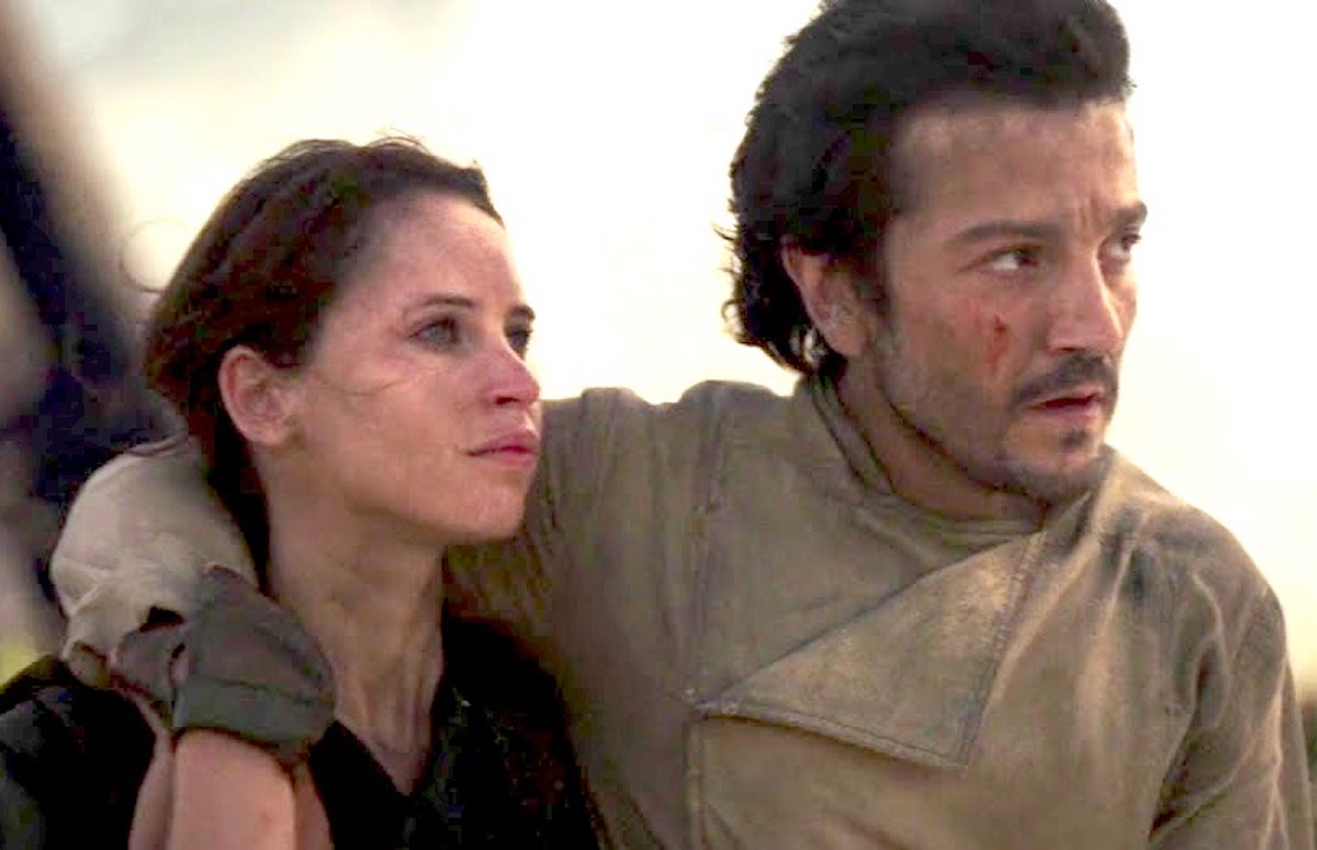 Felicity Jones as Jyn Erso and Diego Luna as Cassian Andor in Rogue One: A Star Wars Story, awaiting their death at the hands of the Death Star.