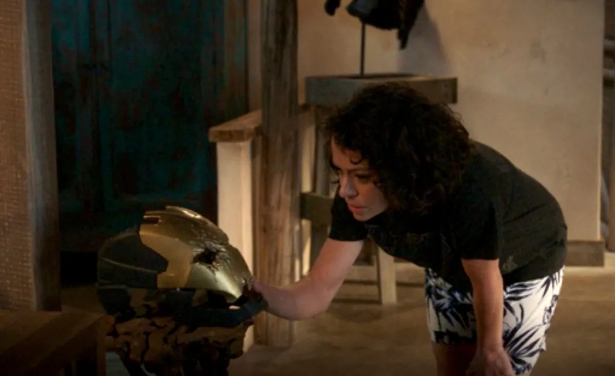 Jennifer Walters looks at a busted Iron Man helmet in Mexico in She-Hulk: Attorney at Law.