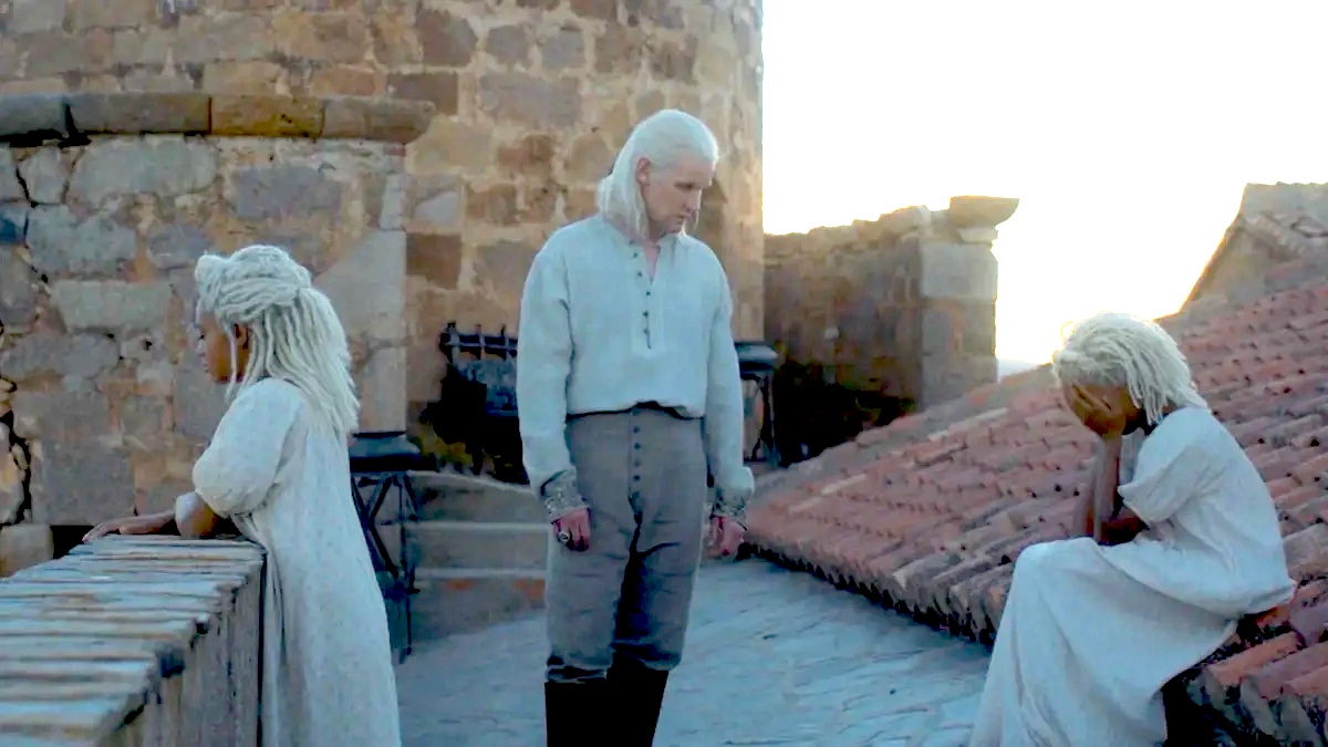 Daemon Targaryen with his daughters on House of the Dragon