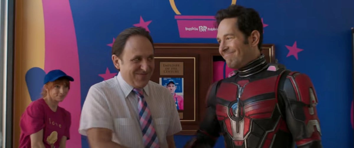 Scott Lang shakes hands with his old boss in Baskin-Robins.