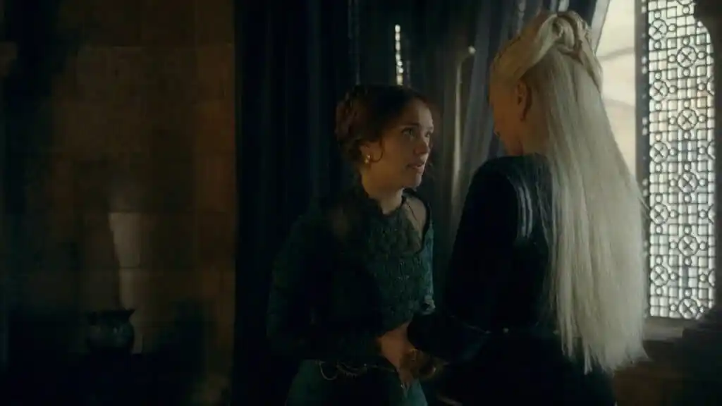 A picture of Alicent Hightower and Rhaenys Targaryen, played by Olivia Cooke and Eve Best respectively, in Episode 9 of House of the Dragon