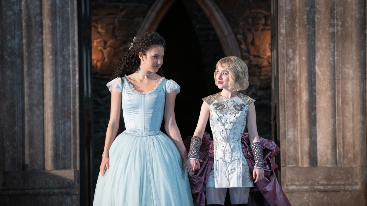 THE SCHOOL FOR GOOD AND EVIL. (L to R) Sofia Wylie as Agatha and Sophia Anne Caruso as Sophie in The School For Good And Evil.