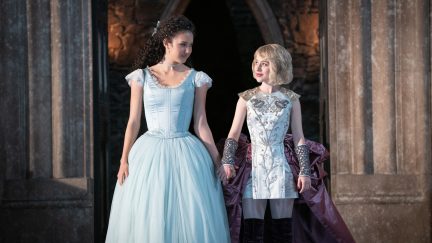 THE SCHOOL FOR GOOD AND EVIL. (L to R) Sofia Wylie as Agatha and Sophia Anne Caruso as Sophie in The School For Good And Evil.