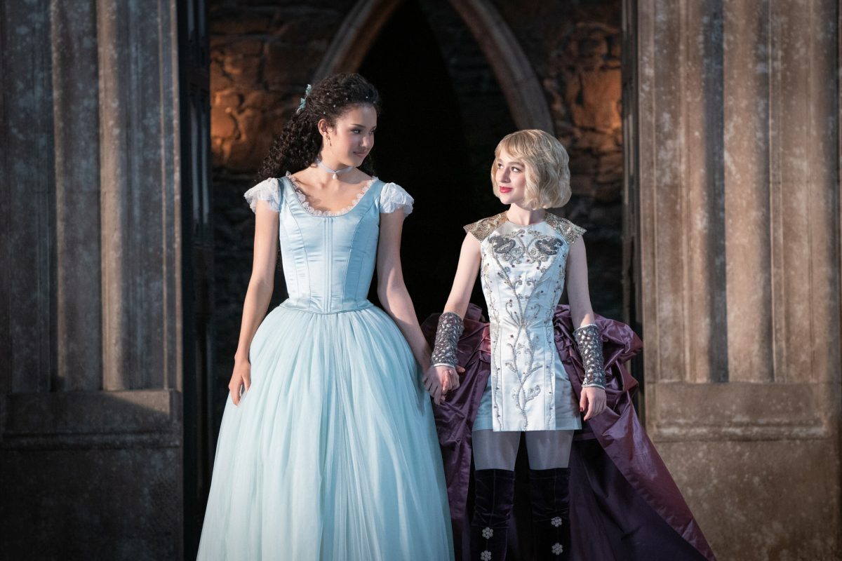 THE SCHOOL FOR GOOD AND EVIL. (L to R) Sofia Wylie as Agatha and Sophia Anne Caruso as Sophie in The School For Good And Evil.