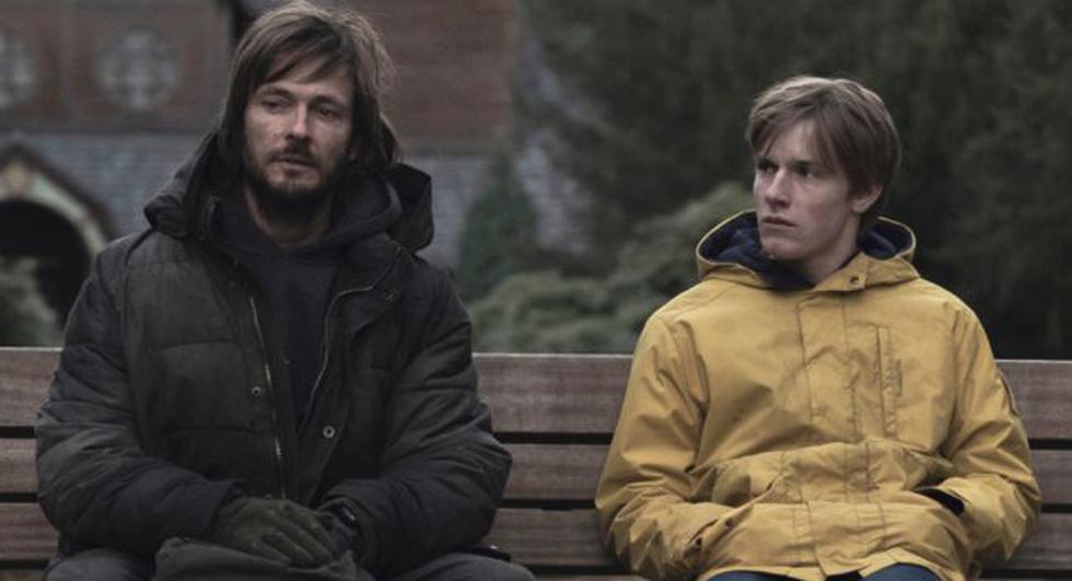 Two versions of Jonas sit on a bench in Netflix's 'Dark'