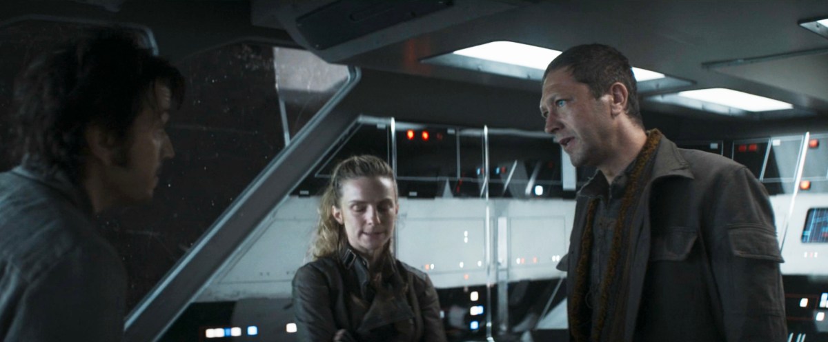 Ebon-Moss Bachrach in Andor