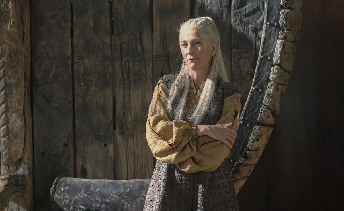 A picture of Princess Rhaenys Targaryen, played by Eve Best, leaning against a door in House of the Dragon