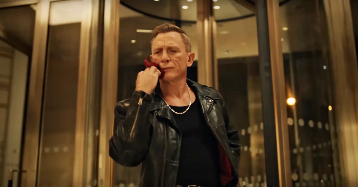 Daniel Craig dancing in a Belevedere Vodka ad