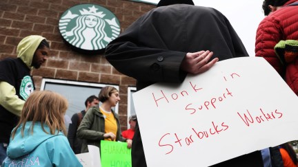 Starbucks workers rally in favor of unionization.