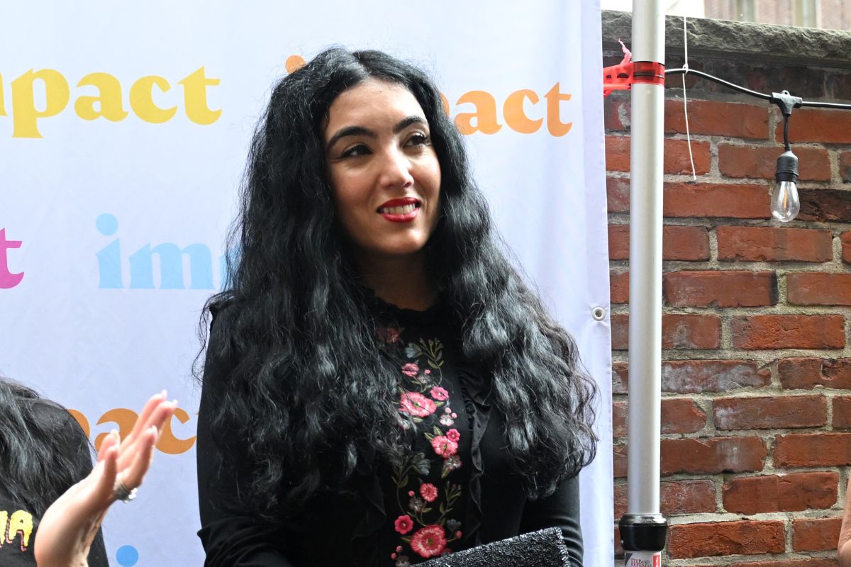 but cropped PHILADELPHIA, PENNSYLVANIA - NOVEMBER 06: (L-R) Meena Harris , Gisele Barreto Fetterman and Padma Lakshmi attend Indian American Impact GOTV Weekend Canvass Launch on November 06, 2022 in Philadelphia, Pennsylvania. (Photo by Daniel Zuchnik/Getty Images for Indian American Impact)