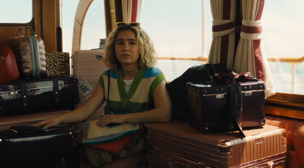 Haley Lu Richardson as Portia in White Lotus