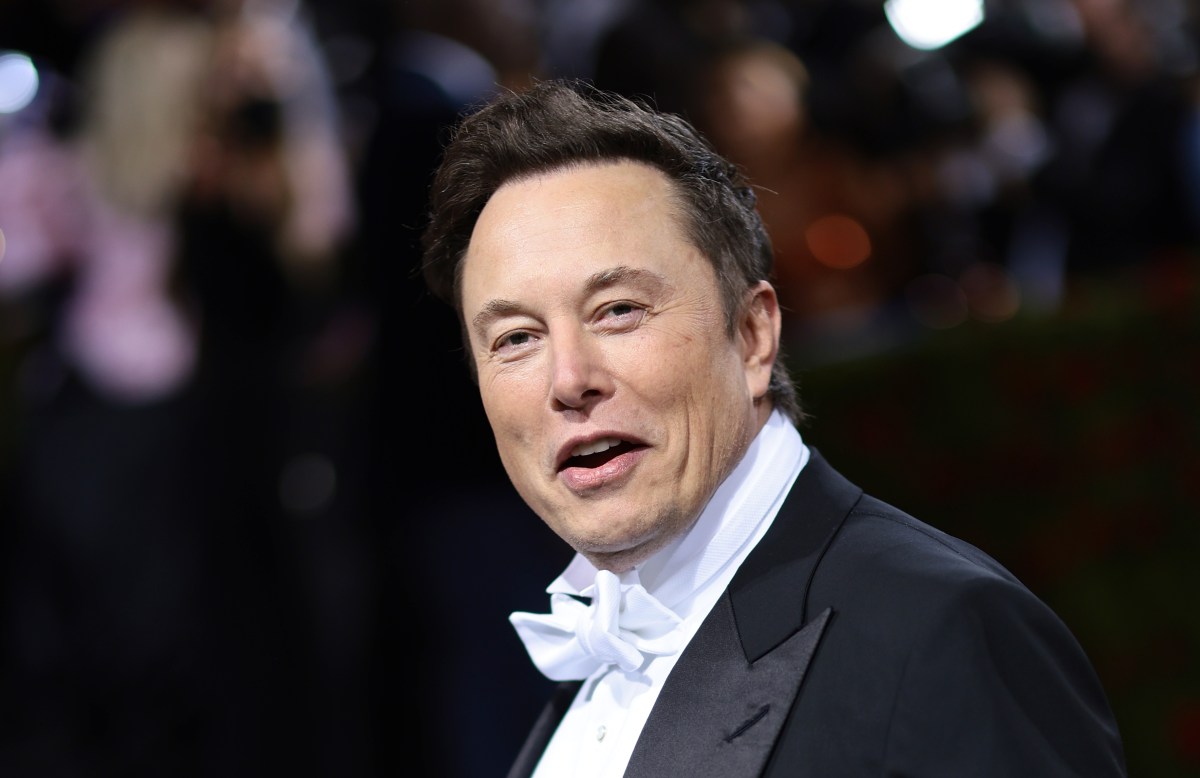 Elon Musk wears a tuxedo at the 2022 Met Gala