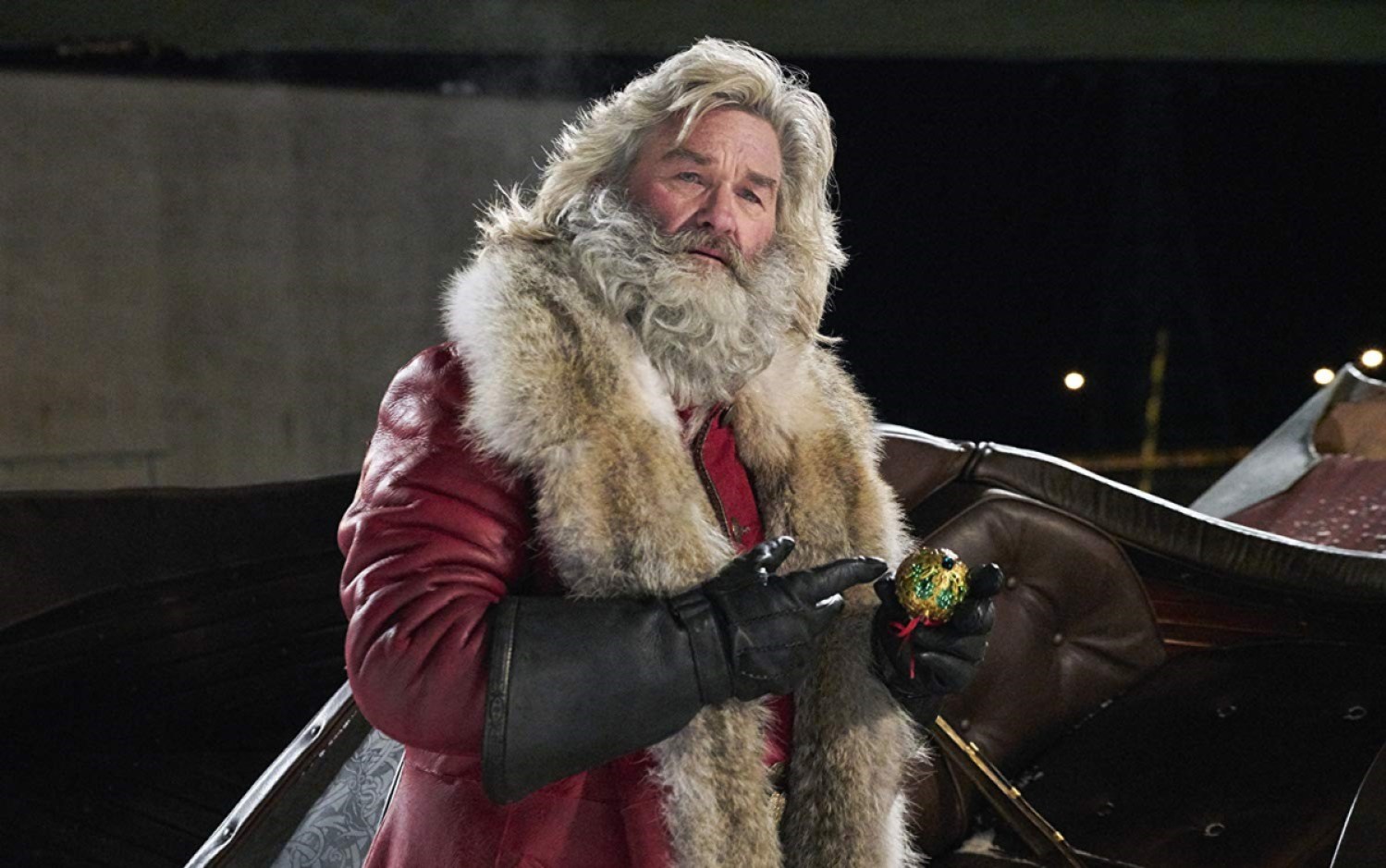 Kurt Russell's Santa points at a Christmas tree ornament in 'The Christmas Chronicles' 