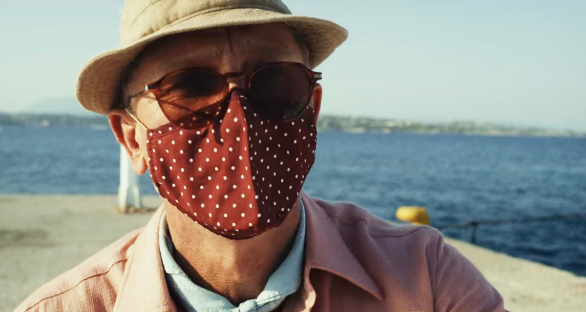 Daniel Craig as Benoit Blanc being safe from COVID in Glass Onion