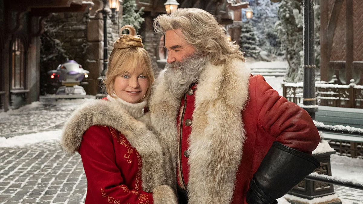 Kurt Russell and goldie hawn looking hot as santa and mrs. claus