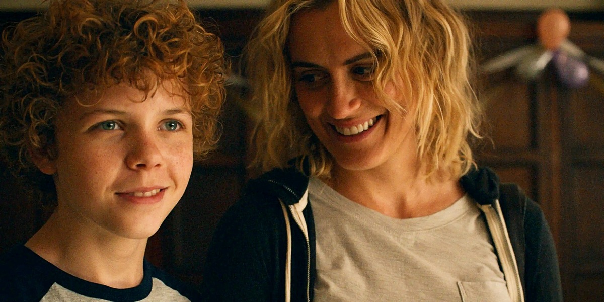 Colin O'Brien as Edward and Taylor Schilling as Lacey in Dear Edward