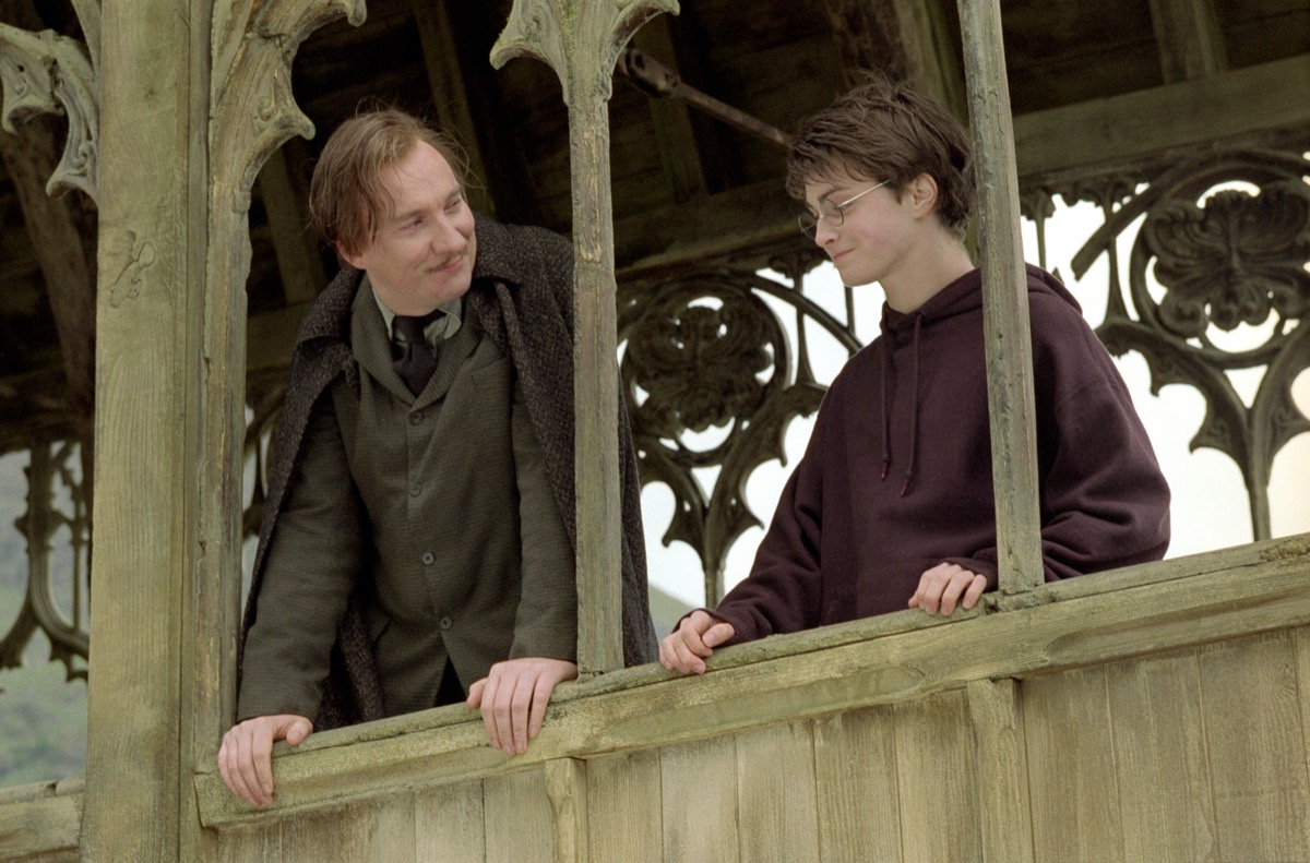 Remus Lupin (David Thewlis) talks with Harry Potter (Daniel Radcliffe) in 'Harry Potter and the Prisoner of Azkaban'