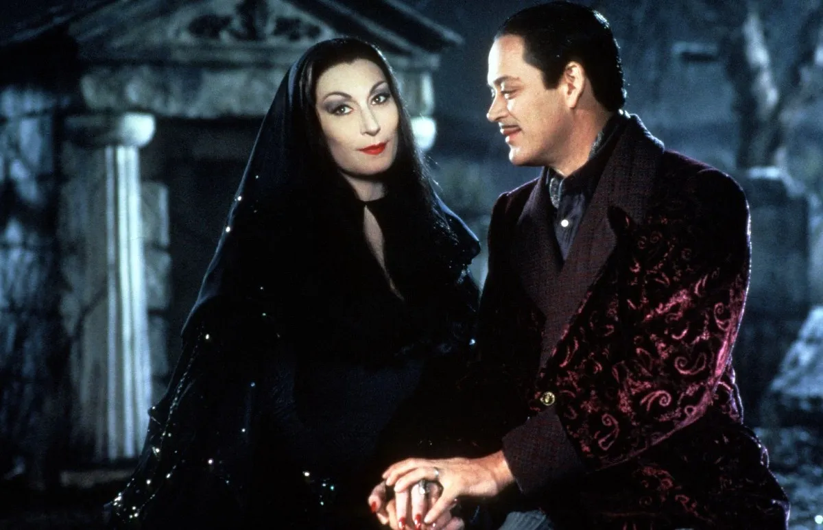Morticia and Gomez Addams in love for Halloween