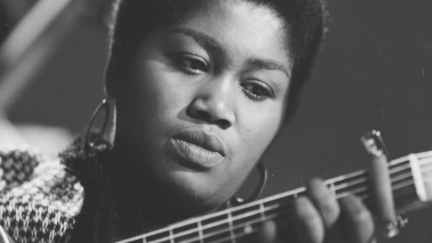 Odetta playing guitar at a performance in Amsterdam in 1961