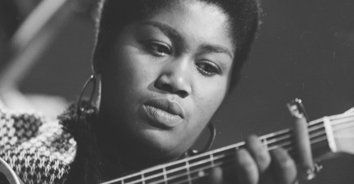 Odetta playing guitar at a performance in Amsterdam in 1961