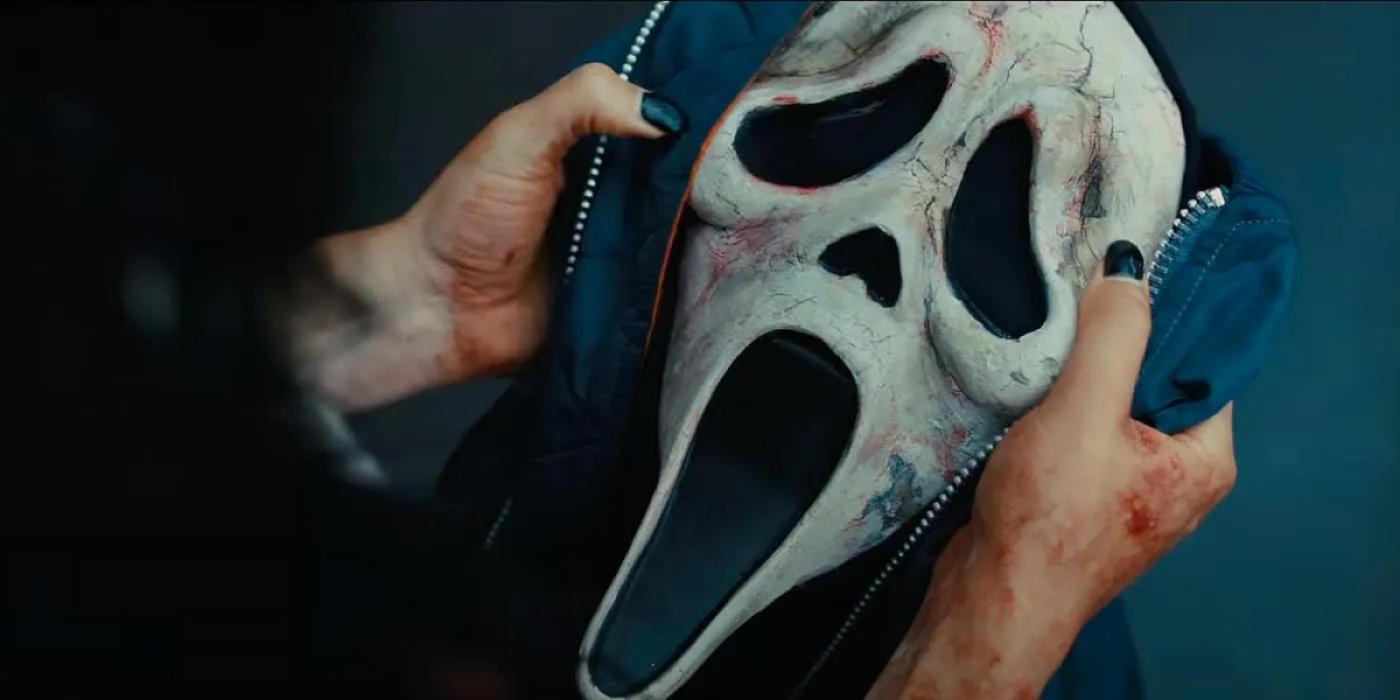 Sam holding a Ghostface mask in Scream VI trailer