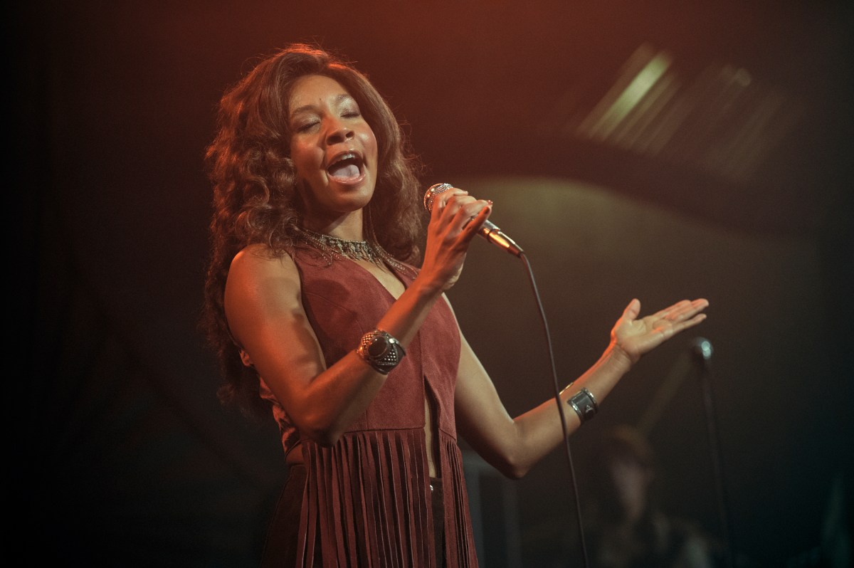 Nabiyah Be (Simone) in Daisy Jones and the Six