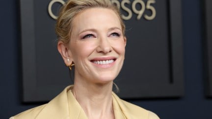 Cate Blanchett grins on an Oscars event red carpet.