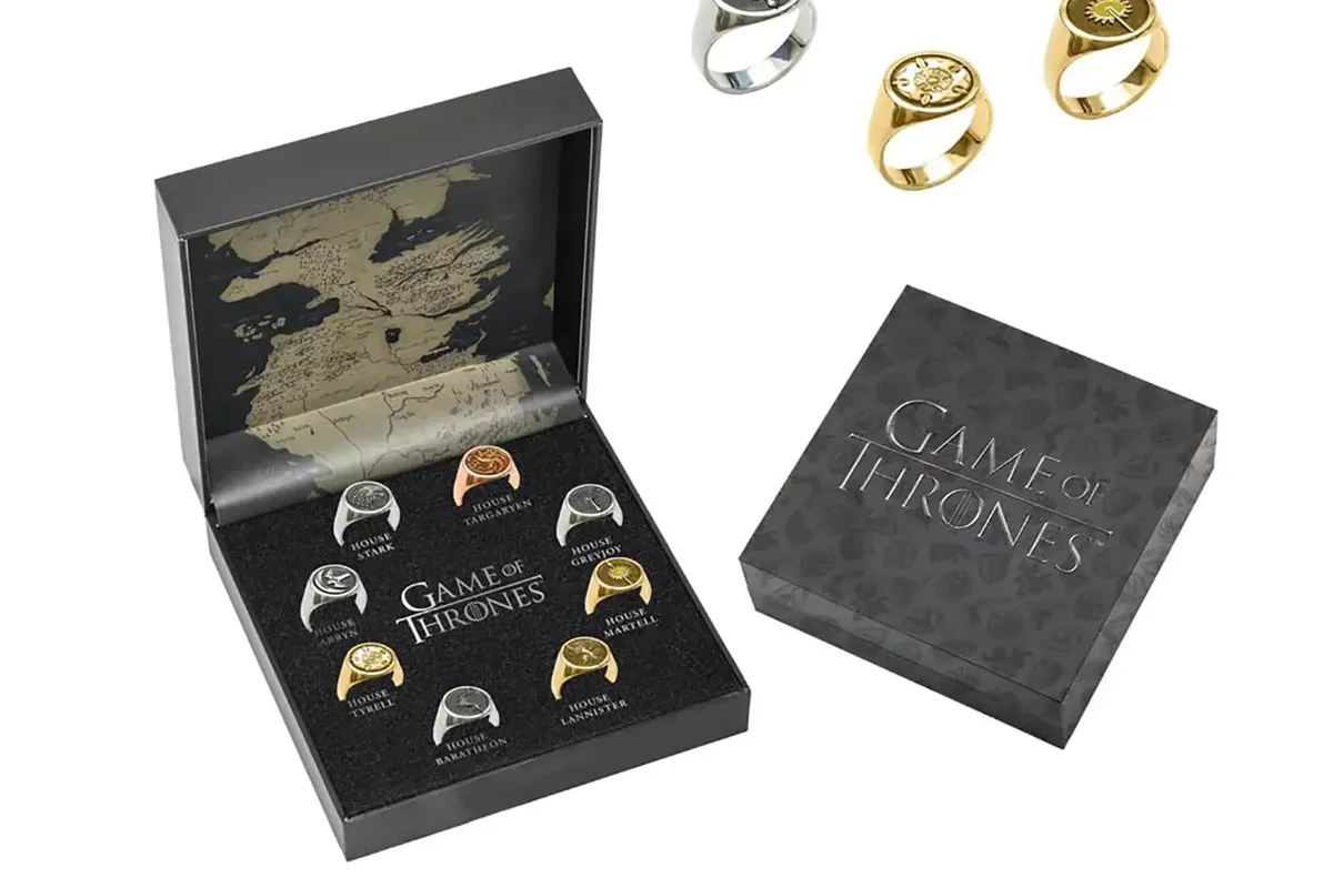 A box with rings in different coloured metals. The lid says Game of Thrones.