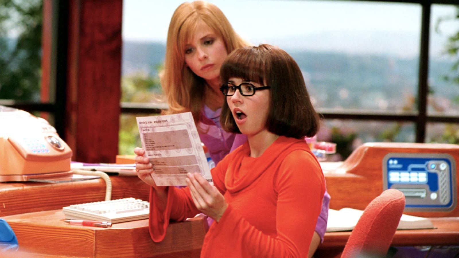 Daphne and Velma in Scooby Doo 2