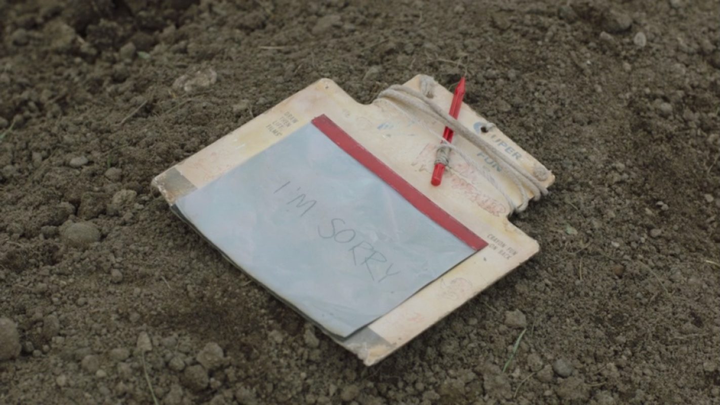 Sam's writing board in The Last of Us reads 'I'm sorry' over his grave.