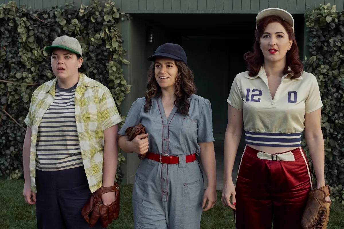 Melanie Field, Abbi Jacobson, and D'Arcy Carden in 'A League of Their Own'