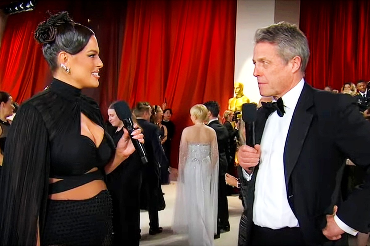 Ashley Graham and Hugh Grant talking during Countdown to the Oscars