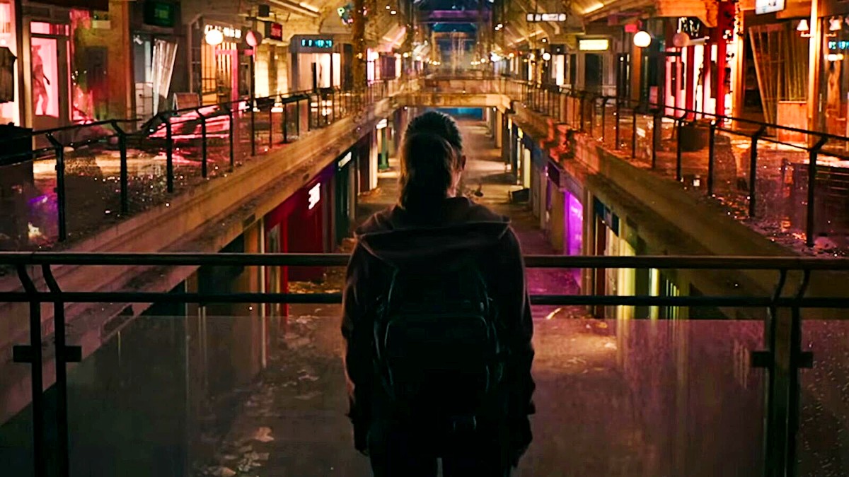 Bella Ramsey as Ellie in the mall in The Last of Us episode 7, "Left Behind."