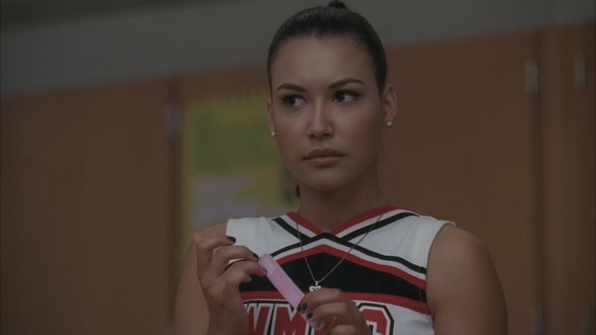 Santana Lopez files her nails