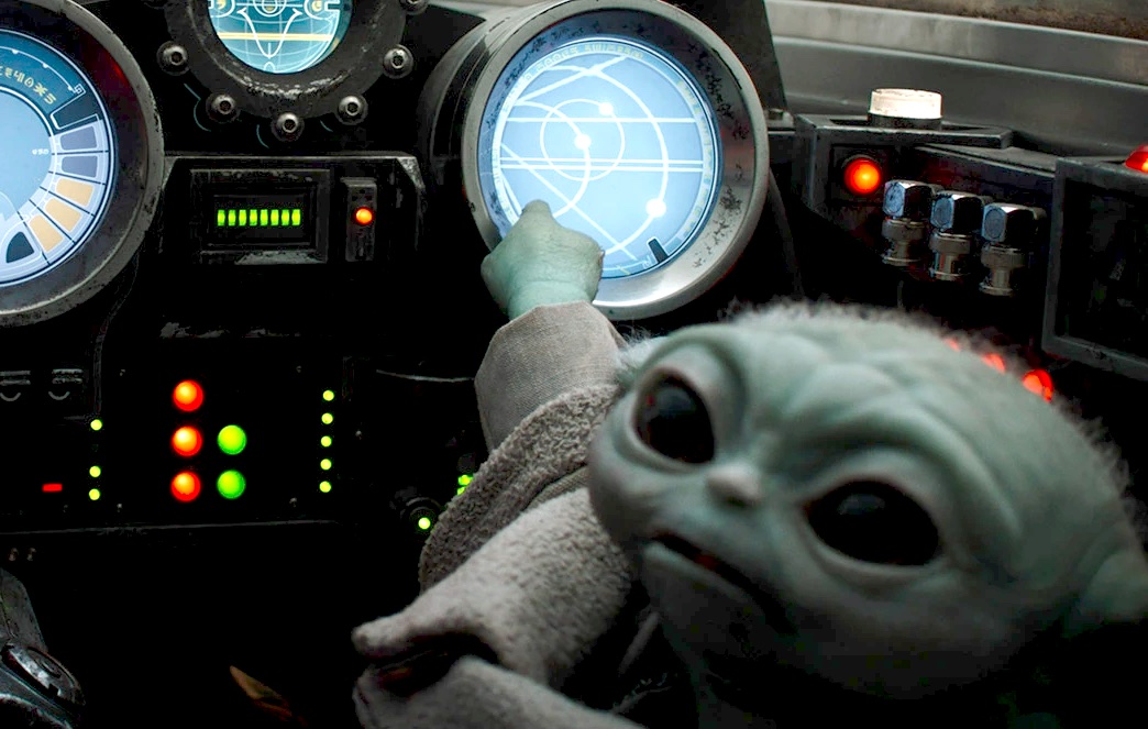 Grogu pointing at the computer like Leo in the Mandalorian