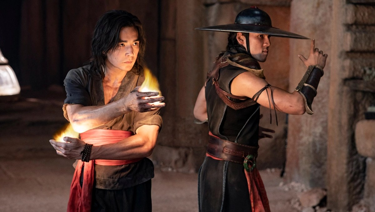 Ludi Lin as Liu Kang and Max Huang as Kung Lao in 'Mortal Kombat' (2021)