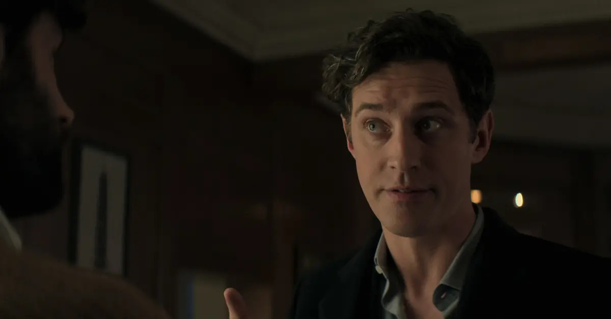 Malcolm speaking to Joe in You Season 4 part 1