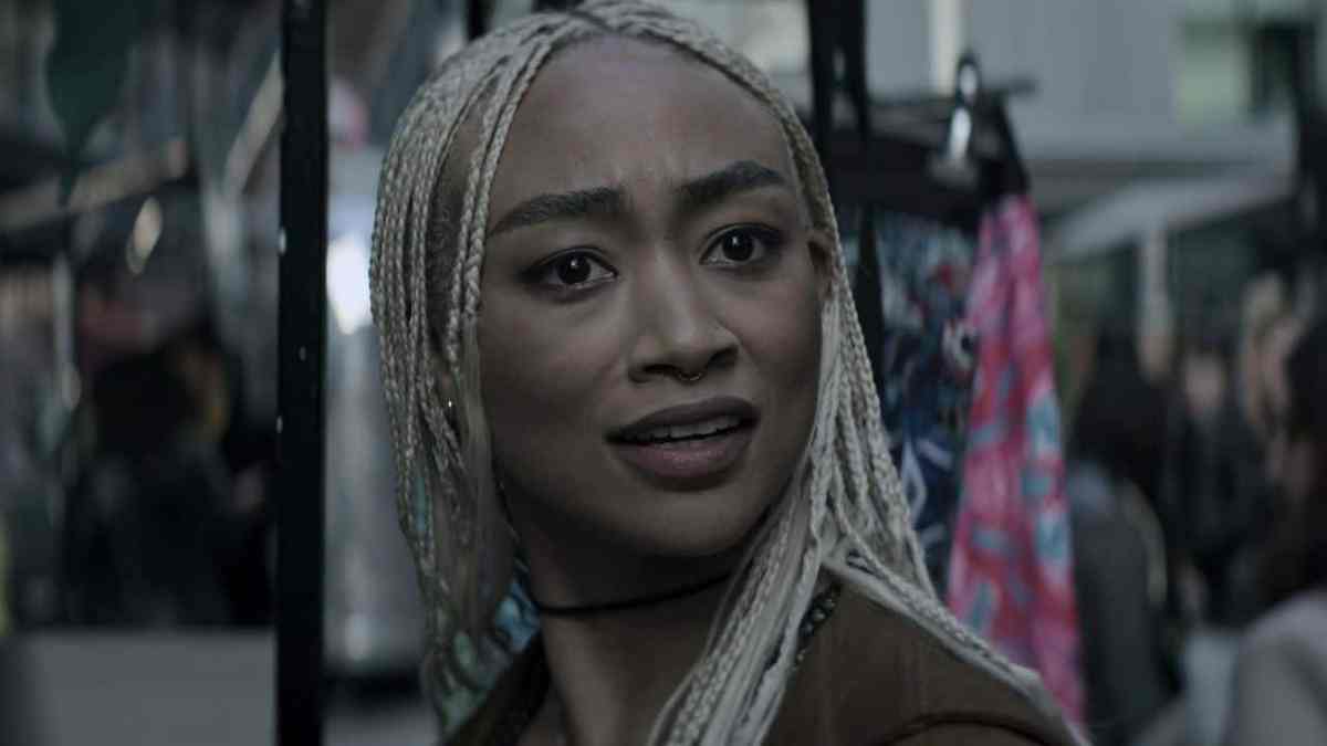 Marienne being shocked to see Joe in You season 4