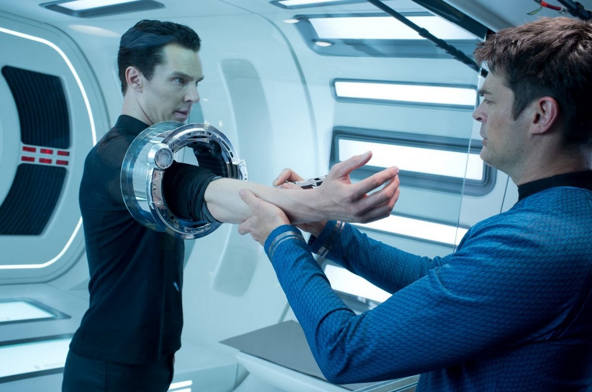 Benedict Cumberbatch i Karl Urban w Star Trek: In Darkness (Paramount)
