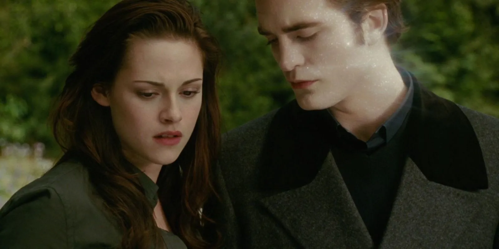 Edward and Bella in one of Bella's dreams at the beginning of the movie New Moon
