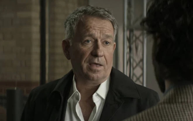 Vic talking to Joe in You Season 4 part 1