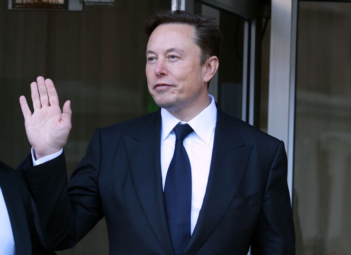 Tesla CEO Elon Musk waves as he leaves the Phillip Burton Federal Building on January 24, 2023 in San Francisco, California.