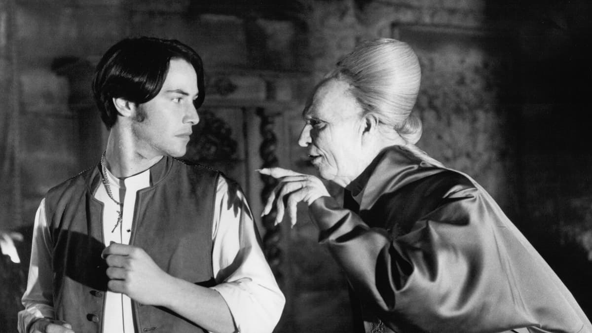 Keanu Reeves and Gary Oldman in Dracula.